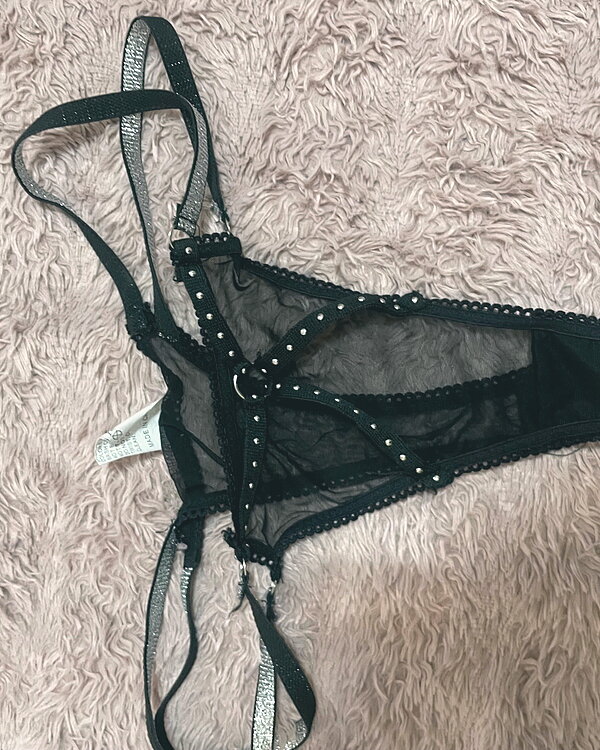 Perizoma sexy nero con dettagli in argento