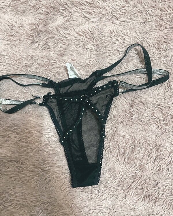 Perizoma sexy nero con dettagli in argento