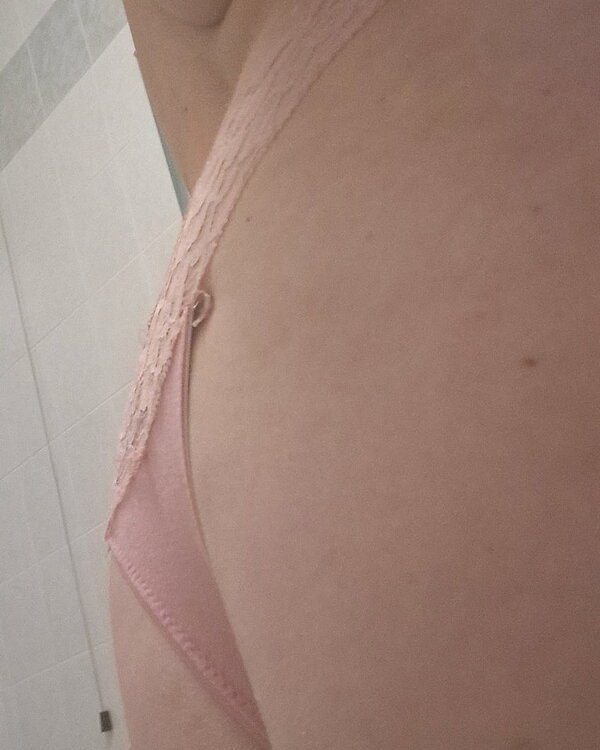 Pink lace tongue