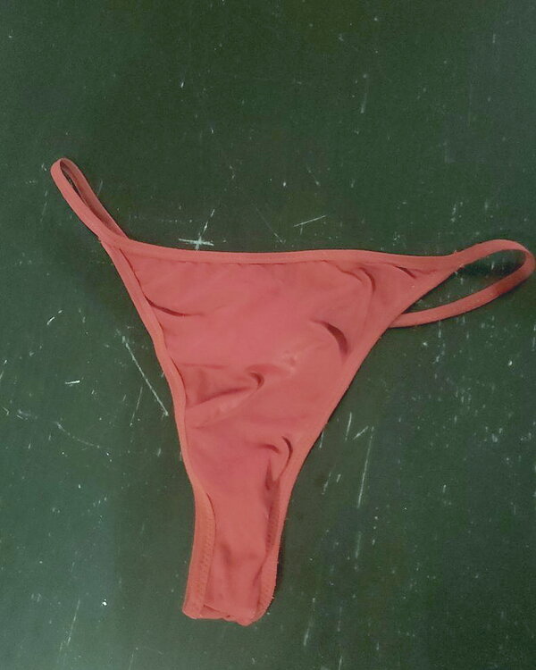 Tanga rosso