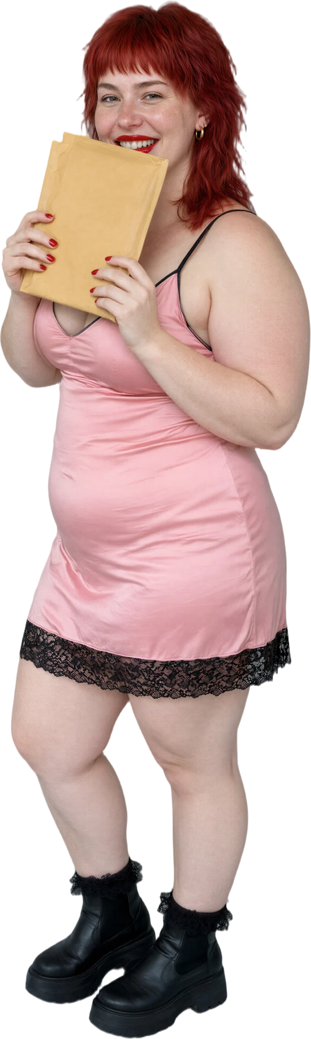 Illustrazione: una donna dai capelli rossi con un abito di raso rosa che tiene una busta imbottita davanti alla bocca, con gli occhi sorridenti